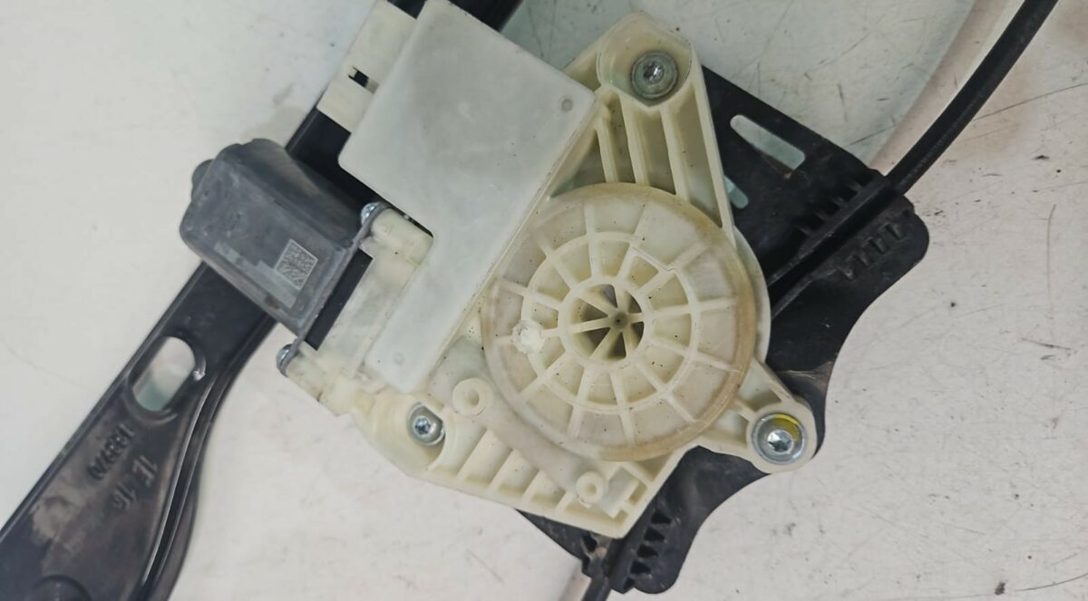 ELEVALUNAS DELANTERO IZQUIERDO 5 PUERTAS SKODA FABIA AÑO 2015 - Imagen 2