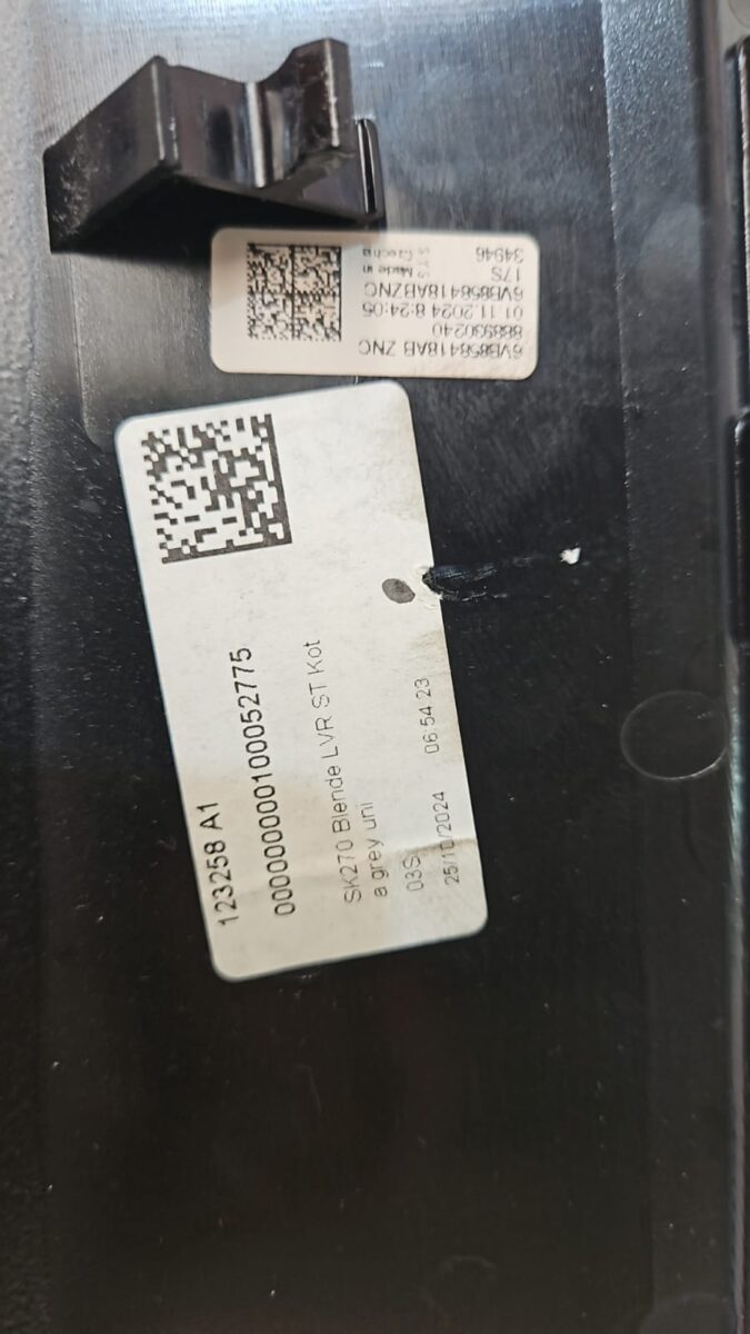 REJILLA AIREADORA DELANTERA DERECHA CON MOLDURA SKODA FABIA AÑO 2021- - Imagen 3